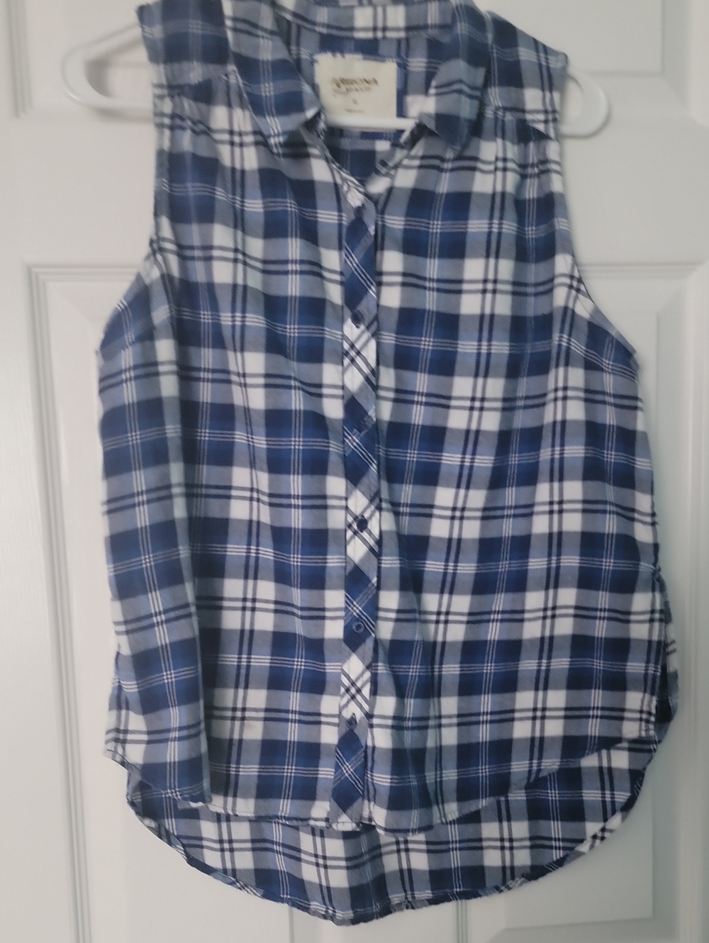 Arizona Jean Company Blue and White Plaid Button-Up Shirt